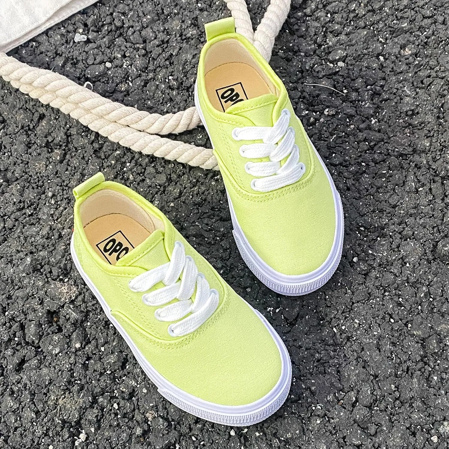 Boys and Girls Low Top Sports Shoes Lace up Canvas Children's Shoes Comfortable and Lightweight Skateboarding Shoes