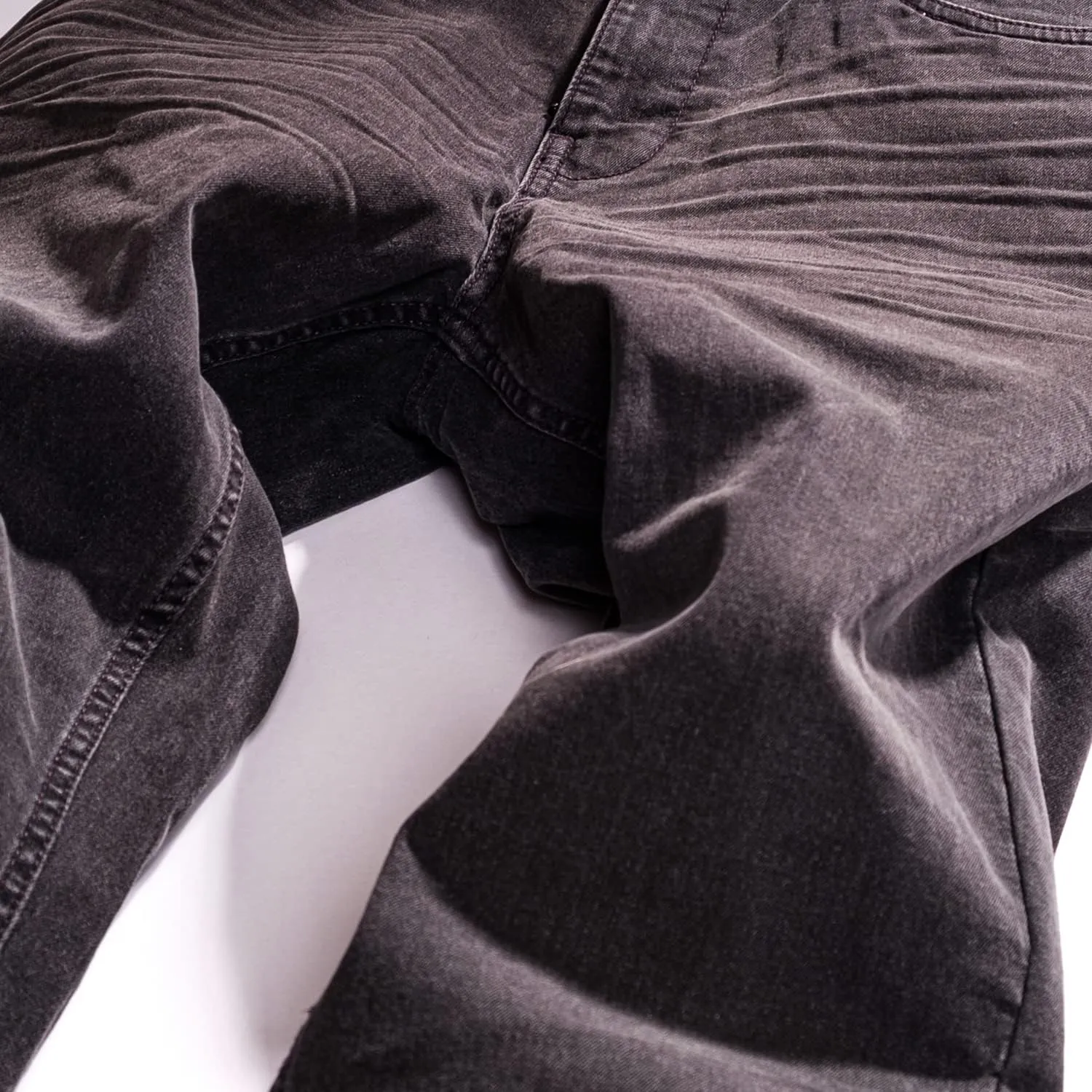 Kenneth Cole Mens Jeans Athletic Fit - Roomier Fit in Waist, Hip, and Thighs - Flexible Stretch Denim - Straight Leg Jeans