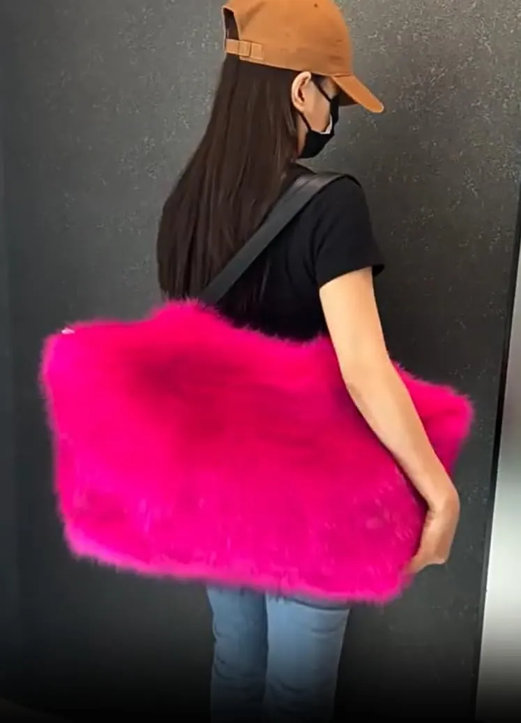 Large Winter Purse for Women Trendy 2024 Fluffy Tote Bag Fuzzy Large Tote Bag Faux Fur Crossbody Bag