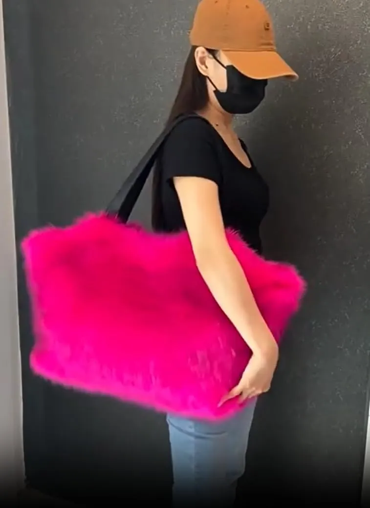 Large Winter Purse for Women Trendy 2024 Fluffy Tote Bag Fuzzy Large Tote Bag Faux Fur Crossbody Bag