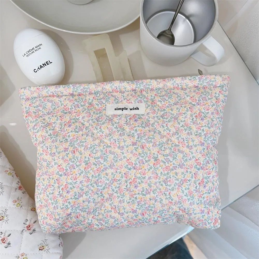 uekeboag Quilted Floral Cotton Makeup Pouch,Coquette Quilted Cosmetic Bag for Women and Girls, Aesthetic Organizer Bag, Flower Cute Travel Toiletry Bags(09 Purple and Pink)